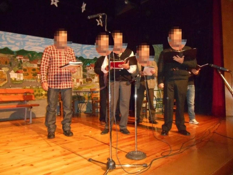 Από τη φυλακή… στη σκηνή! Κρατούμενοι γέμισαν το Δημοτικό Θέατρο Χαλκίδας